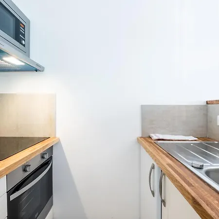 Apartment Cornice: Chamois Blanc